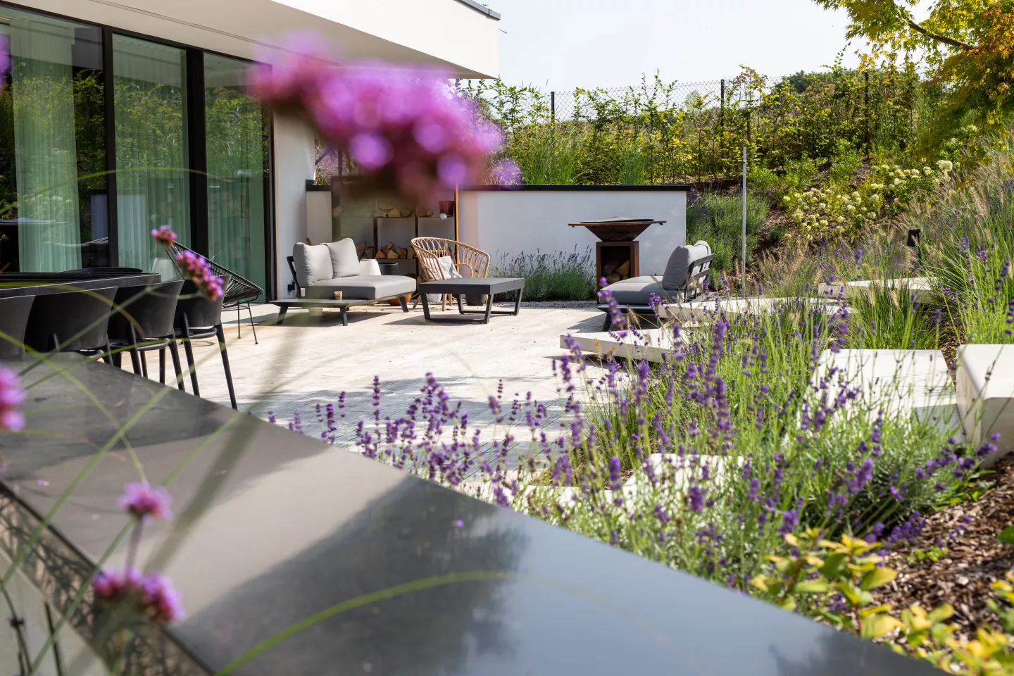 Installation d'une terrasse en bois exotique par Signé Jean